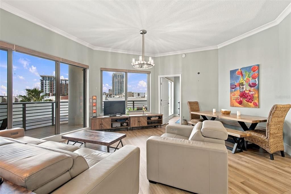 For Sale: $650,000 (2 beds, 2 baths, 1338 Square Feet)