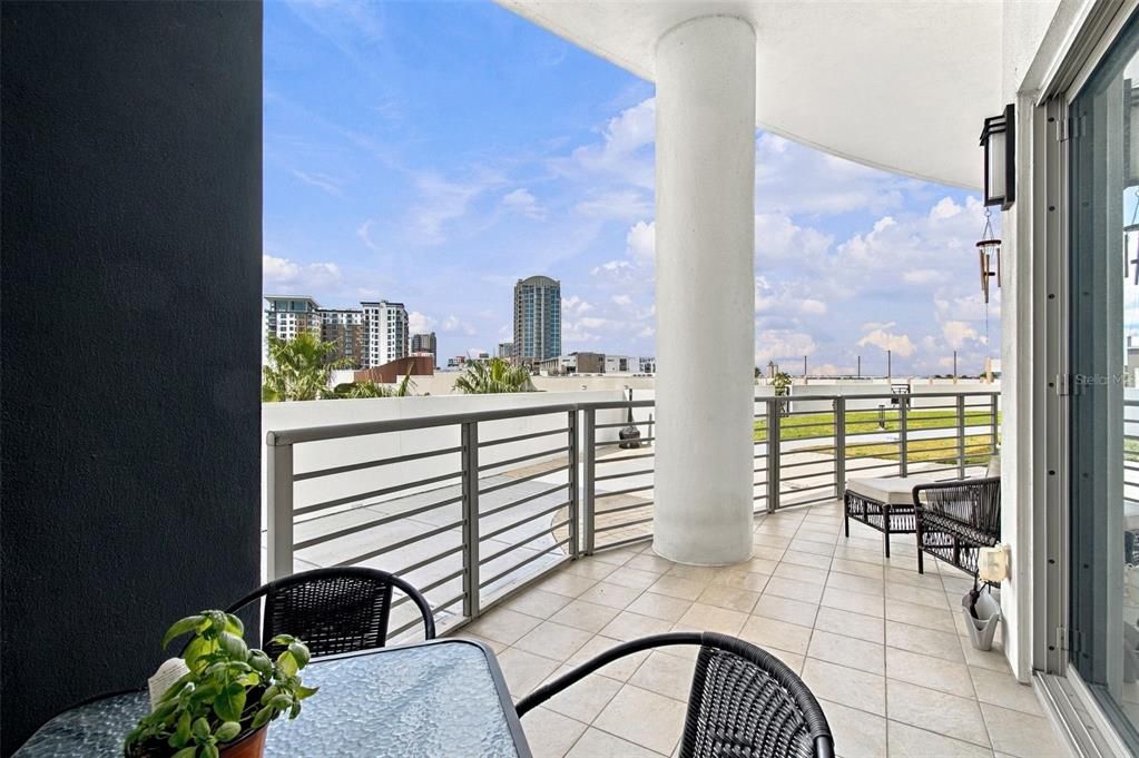 For Sale: $650,000 (2 beds, 2 baths, 1338 Square Feet)