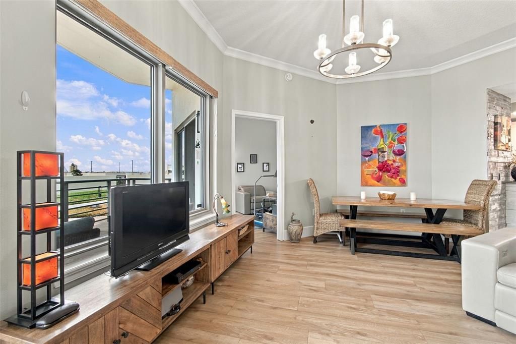For Sale: $650,000 (2 beds, 2 baths, 1338 Square Feet)
