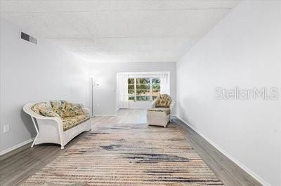 For Sale: $145,000 (2 beds, 1 baths, 935 Square Feet)