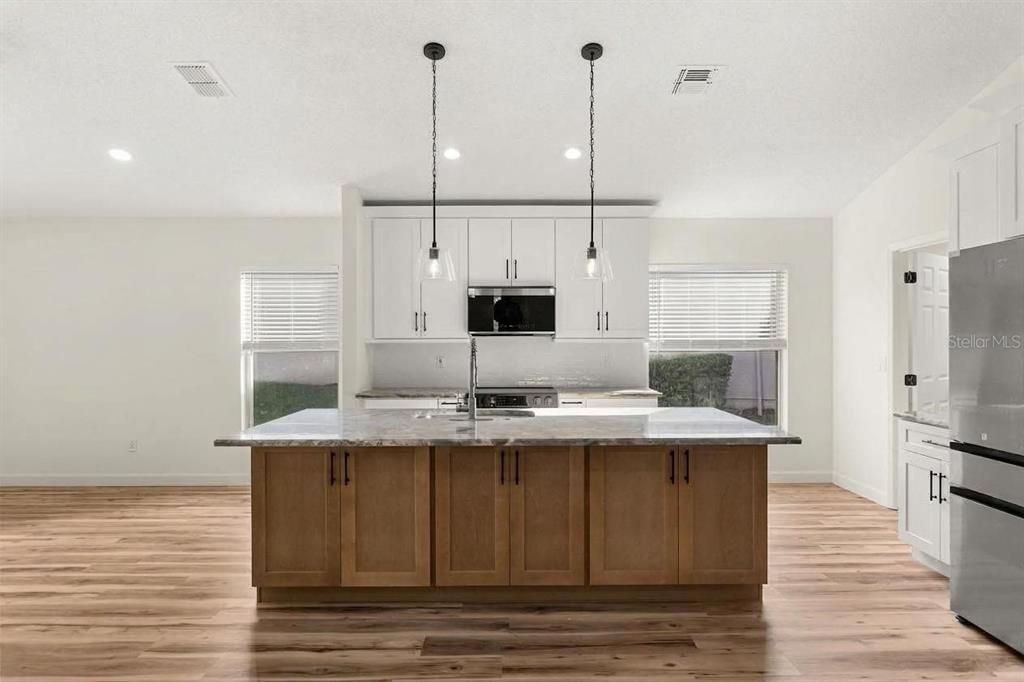 En Venta: $385,000 (2 camas, 2 baños, 1661 Pies cuadrados)