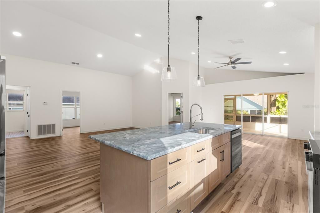 En Venta: $385,000 (2 camas, 2 baños, 1661 Pies cuadrados)