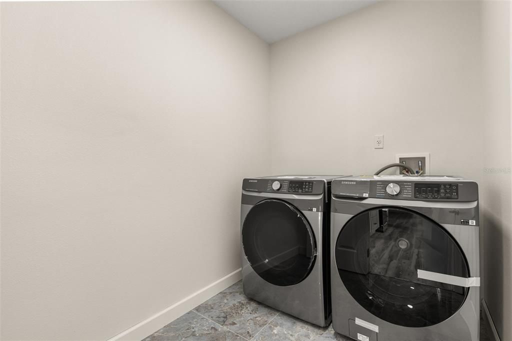 En Venta: $385,000 (2 camas, 2 baños, 1661 Pies cuadrados)
