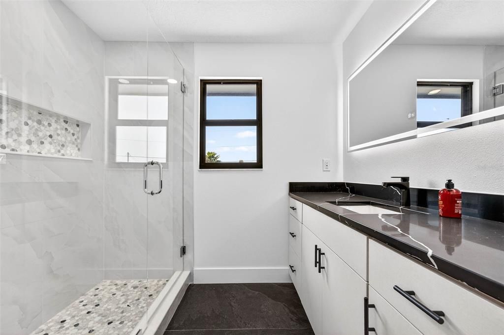 En Venta: $1,995,000 (4 camas, 3 baños, 2790 Pies cuadrados)