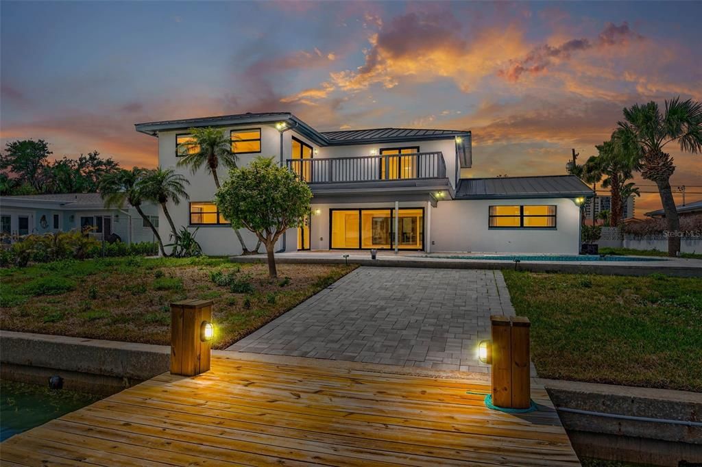En Venta: $1,995,000 (4 camas, 3 baños, 2790 Pies cuadrados)