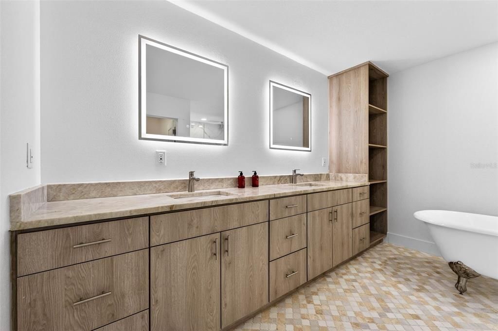 En Venta: $1,995,000 (4 camas, 3 baños, 2790 Pies cuadrados)