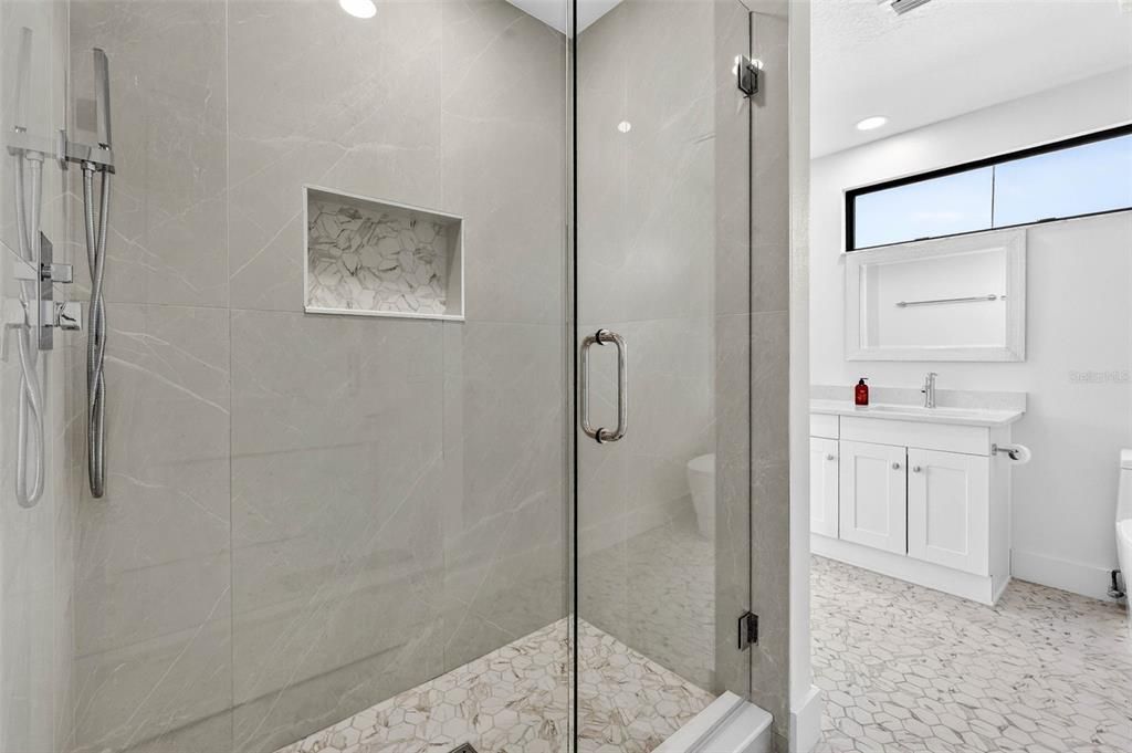 En Venta: $1,995,000 (4 camas, 3 baños, 2790 Pies cuadrados)