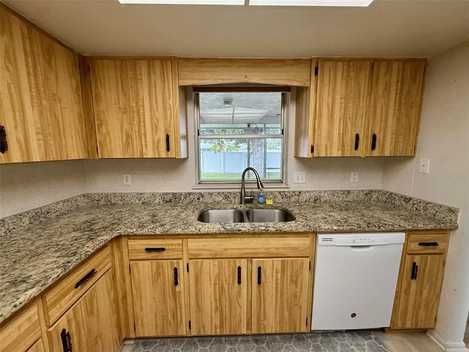 На продажу: $319,000 (3 спален, 2 ванн, 1553 Квадратных фут)