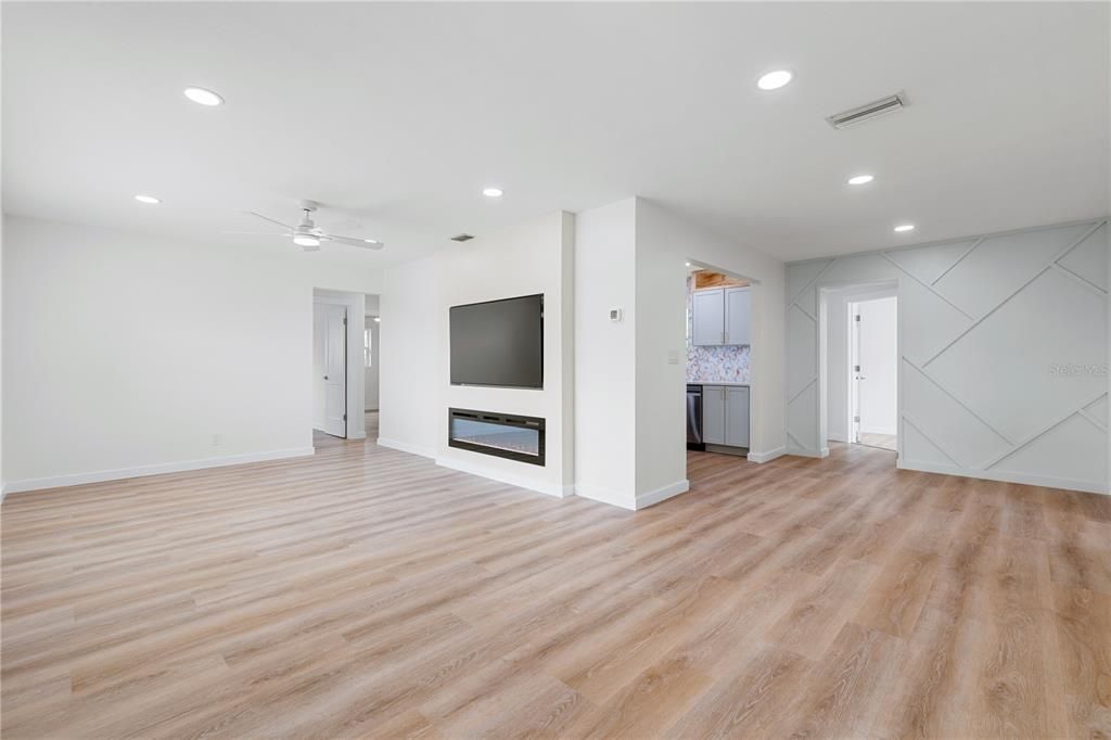 На продажу: $399,900 (3 спален, 1 ванн, 1221 Квадратных фут)