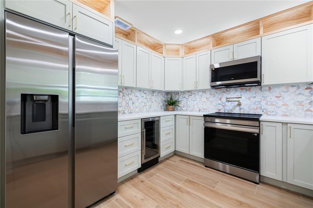На продажу: $399,900 (3 спален, 1 ванн, 1221 Квадратных фут)