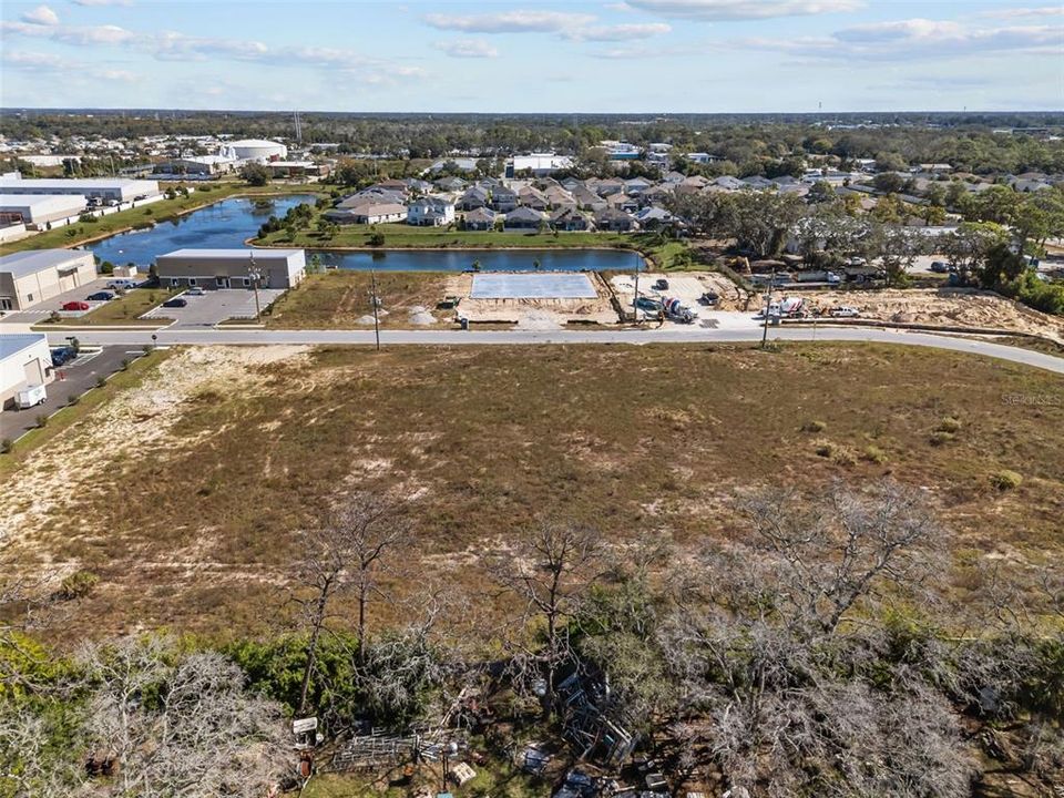 待售: $450,000 (0.66 acres)