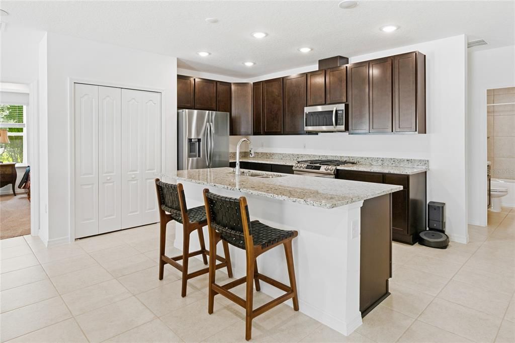 На продажу: $349,999 (3 спален, 2 ванн, 1713 Квадратных фут)