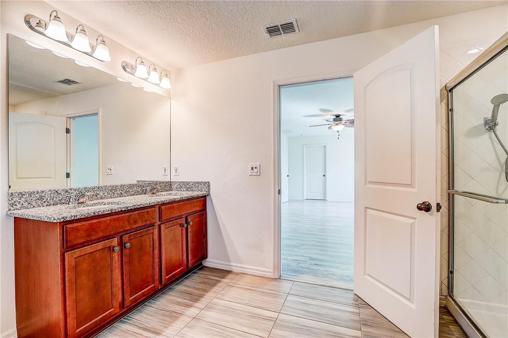 For Sale: $449,000 (3 beds, 2 baths, 2631 Square Feet)