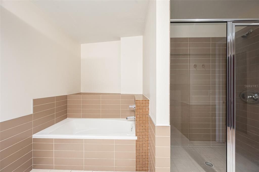 В аренду: $4,500 (2 спален, 2 ванн, 1781 Квадратных фут)