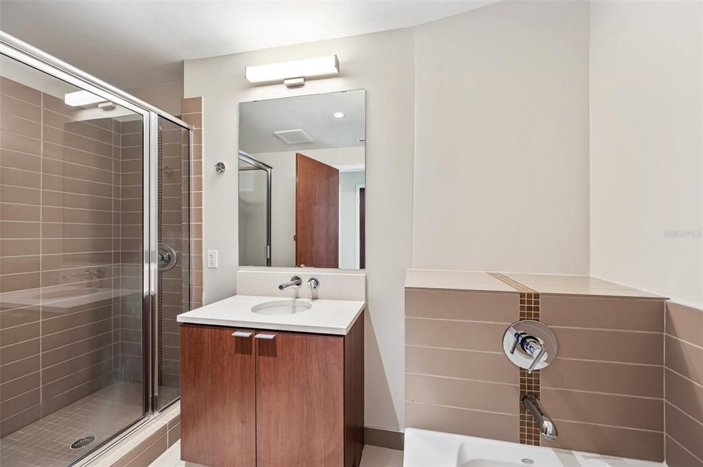 В аренду: $4,500 (2 спален, 2 ванн, 1781 Квадратных фут)
