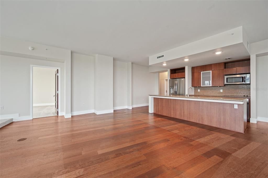 В аренду: $4,500 (2 спален, 2 ванн, 1781 Квадратных фут)