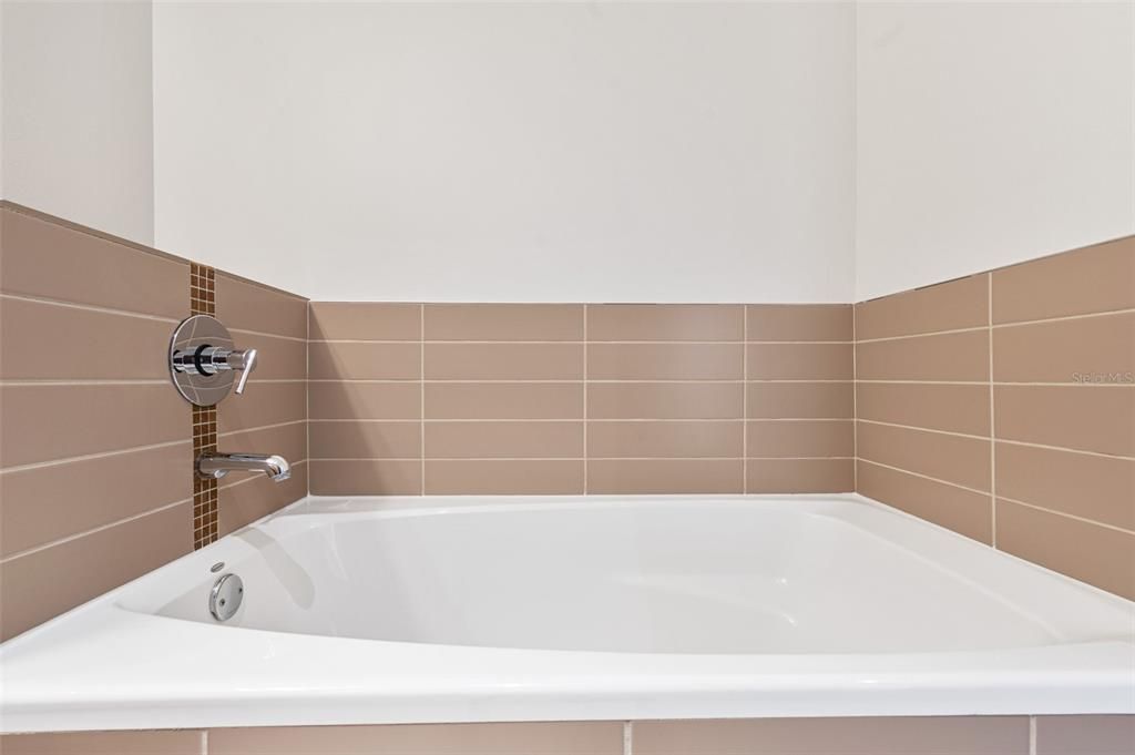 В аренду: $4,500 (2 спален, 2 ванн, 1781 Квадратных фут)