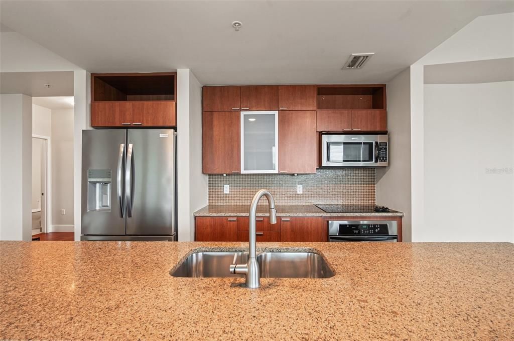 В аренду: $4,500 (2 спален, 2 ванн, 1781 Квадратных фут)