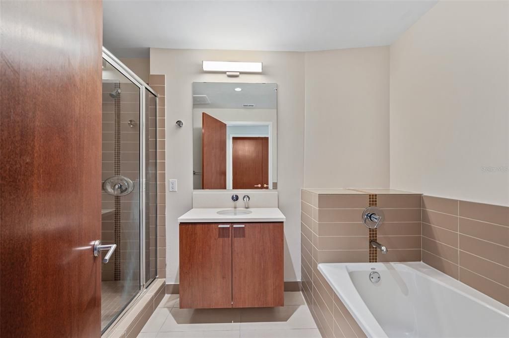 В аренду: $4,500 (2 спален, 2 ванн, 1781 Квадратных фут)