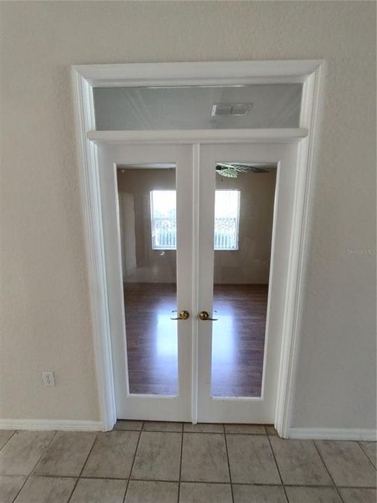 For Sale: $269,900 (2 beds, 2 baths, 1594 Square Feet)