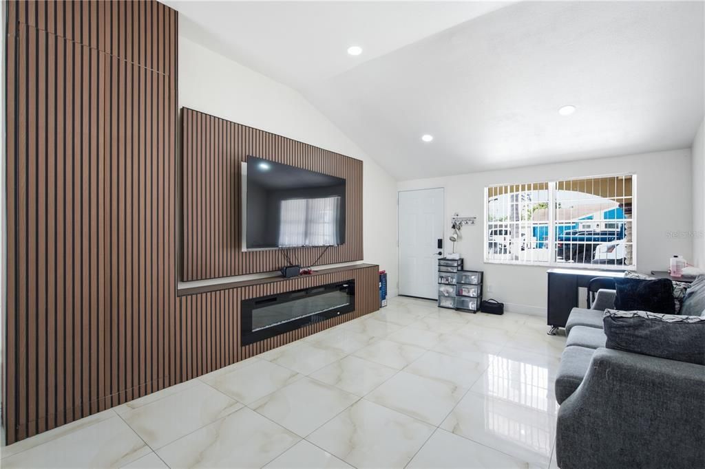 На продажу: $429,900 (3 спален, 2 ванн, 1236 Квадратных фут)