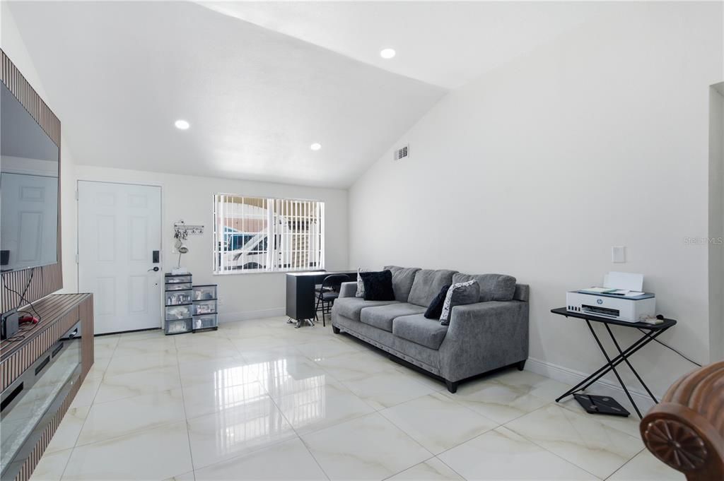 На продажу: $429,900 (3 спален, 2 ванн, 1236 Квадратных фут)