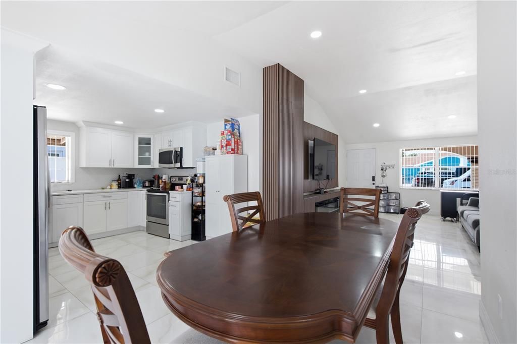 На продажу: $429,900 (3 спален, 2 ванн, 1236 Квадратных фут)