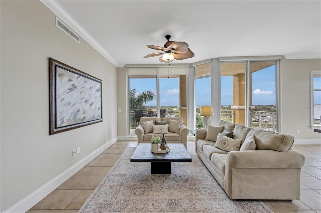 For Sale: $439,000 (2 beds, 2 baths, 1847 Square Feet)