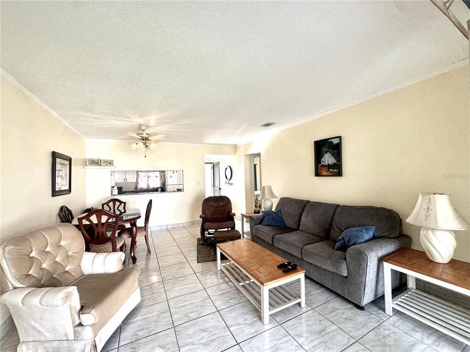 For Rent: $1,550 (2 beds, 1 baths, 820 Square Feet)