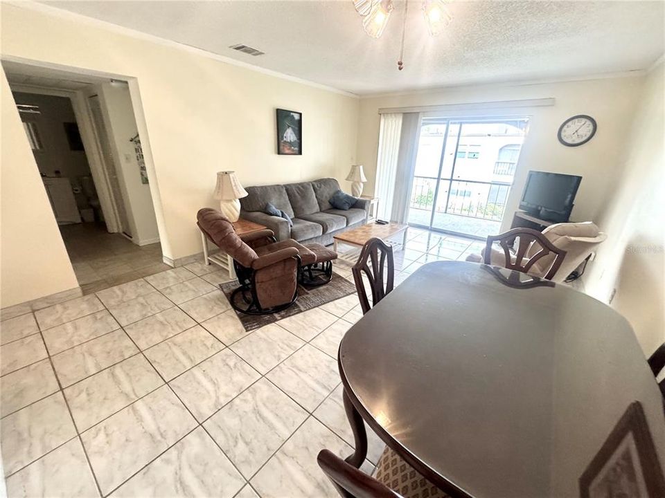 For Rent: $1,550 (2 beds, 1 baths, 820 Square Feet)