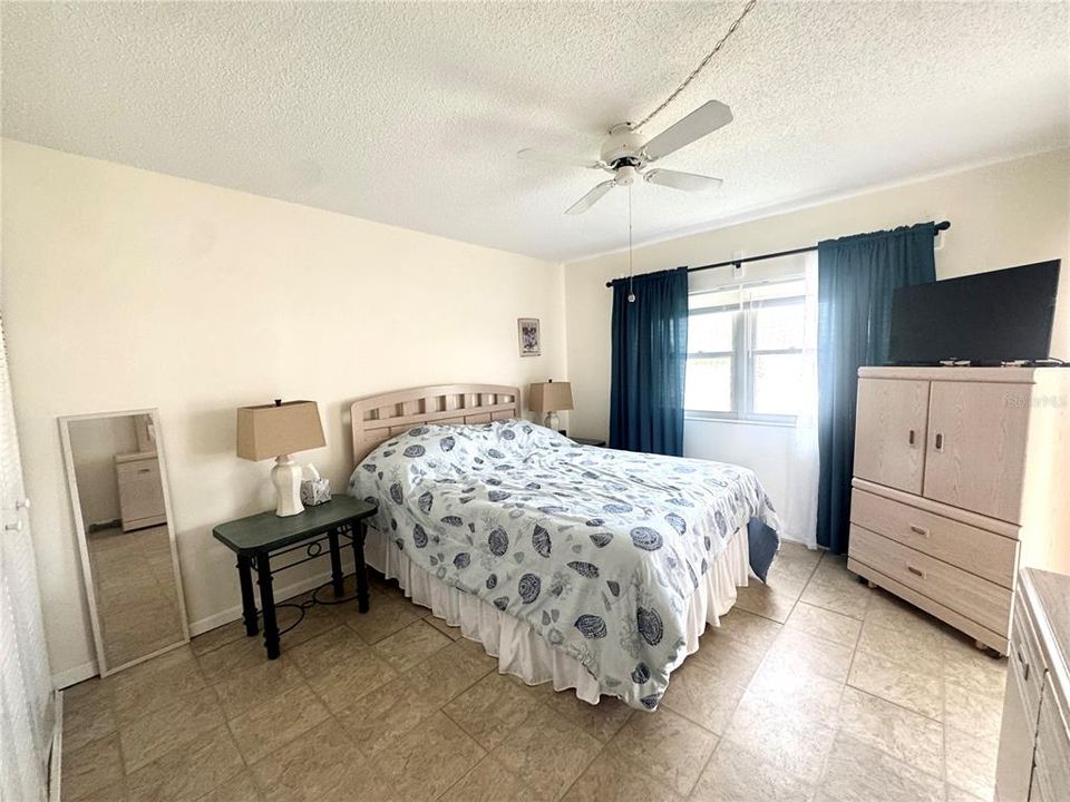 For Rent: $1,550 (2 beds, 1 baths, 820 Square Feet)