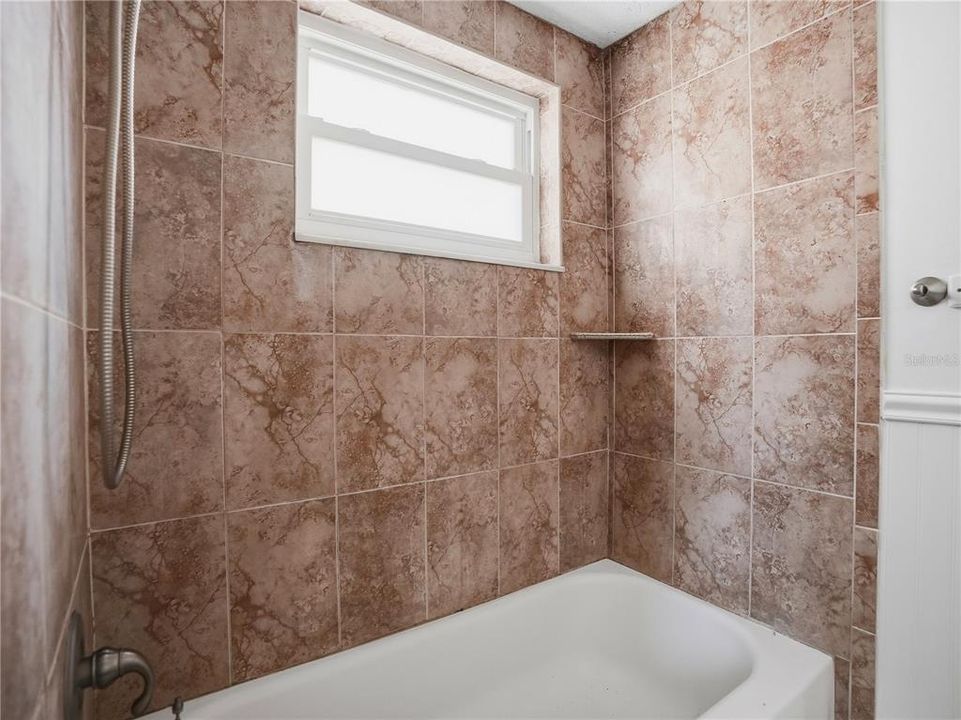 На продажу: $299,500 (2 спален, 2 ванн, 1168 Квадратных фут)