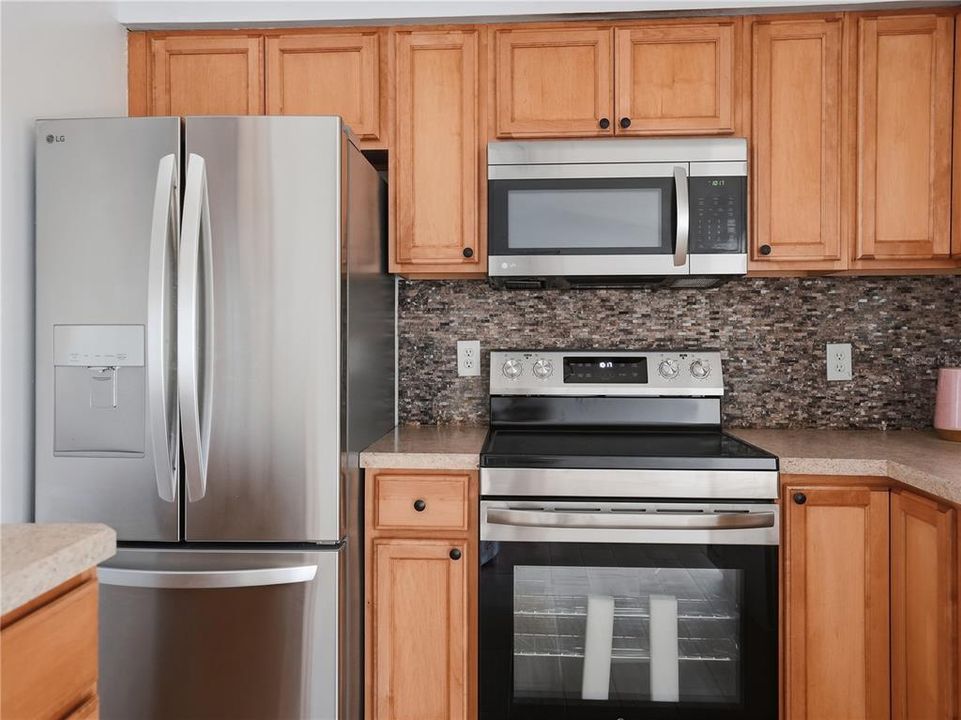 На продажу: $299,500 (2 спален, 2 ванн, 1168 Квадратных фут)
