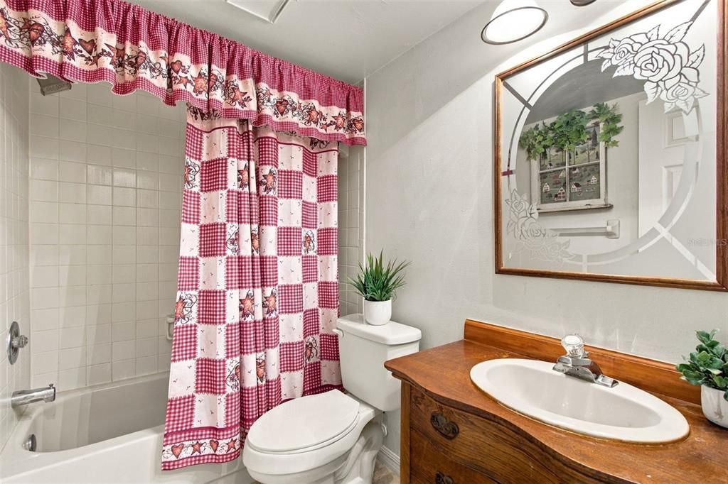 For Sale: $315,000 (2 beds, 2 baths, 1049 Square Feet)