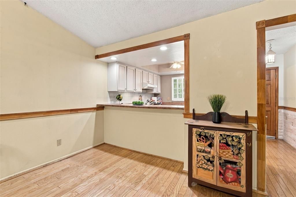For Sale: $315,000 (2 beds, 2 baths, 1049 Square Feet)