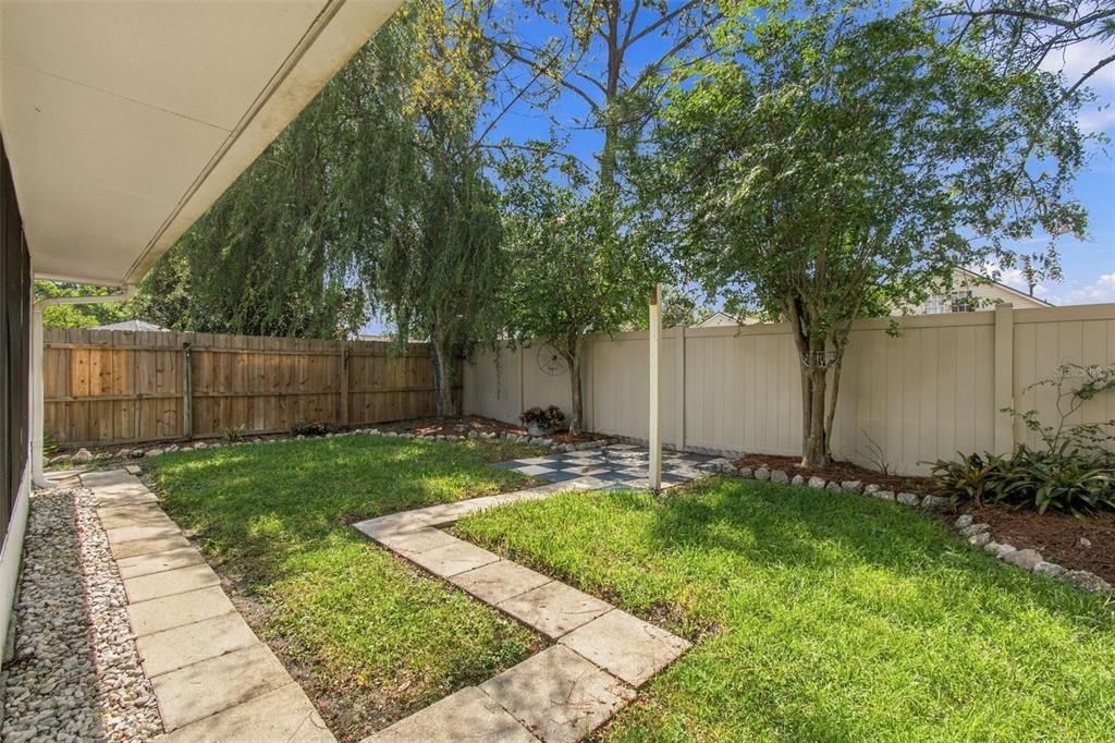 For Sale: $315,000 (2 beds, 2 baths, 1049 Square Feet)