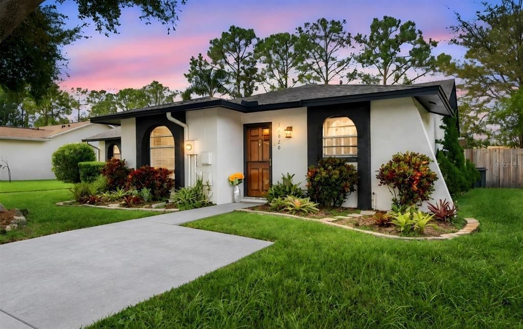 For Sale: $315,000 (2 beds, 2 baths, 1049 Square Feet)