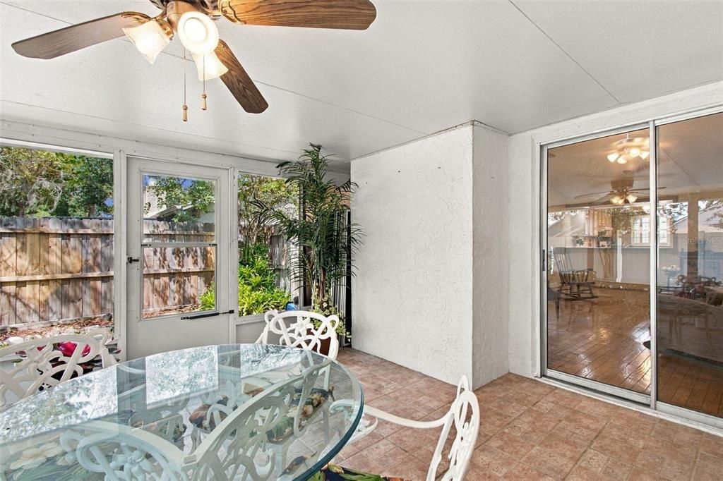 For Sale: $315,000 (2 beds, 2 baths, 1049 Square Feet)