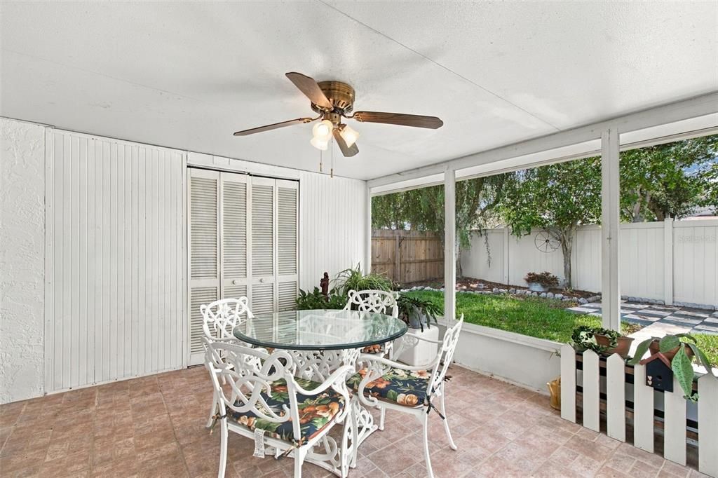 For Sale: $315,000 (2 beds, 2 baths, 1049 Square Feet)