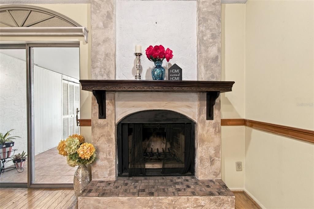 For Sale: $315,000 (2 beds, 2 baths, 1049 Square Feet)