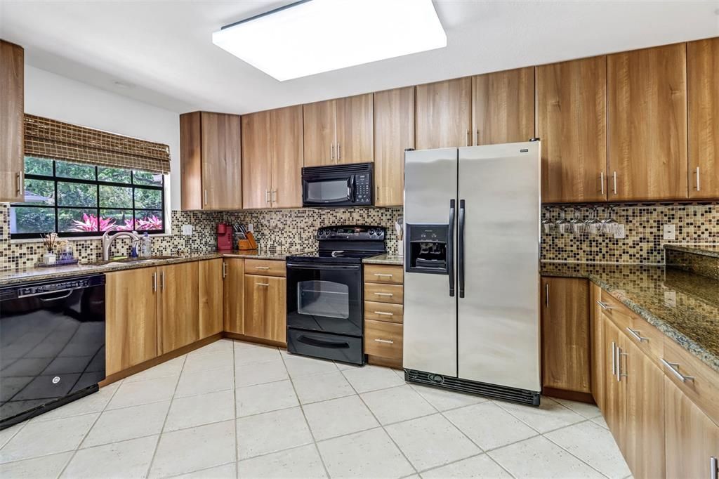 For Sale: $439,000 (2 beds, 2 baths, 1441 Square Feet)