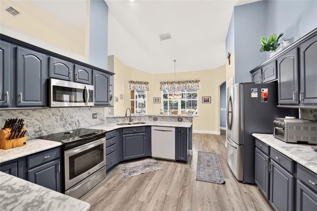 Activo con contrato: $439,900 (3 camas, 2 baños, 2030 Pies cuadrados)