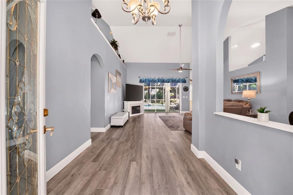 Activo con contrato: $439,900 (3 camas, 2 baños, 2030 Pies cuadrados)