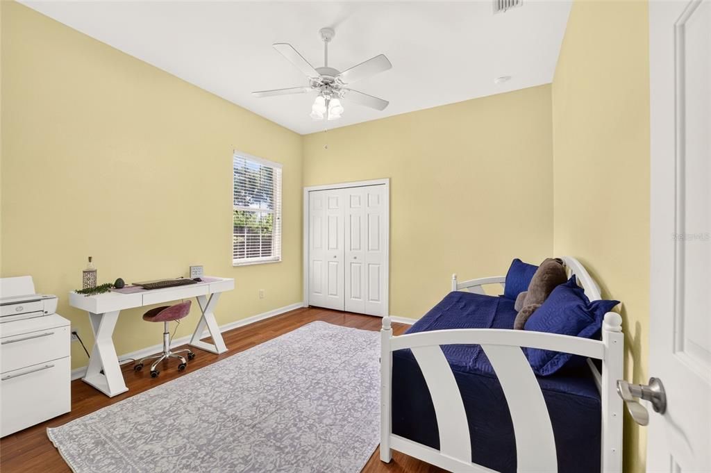 Activo con contrato: $439,900 (3 camas, 2 baños, 2030 Pies cuadrados)