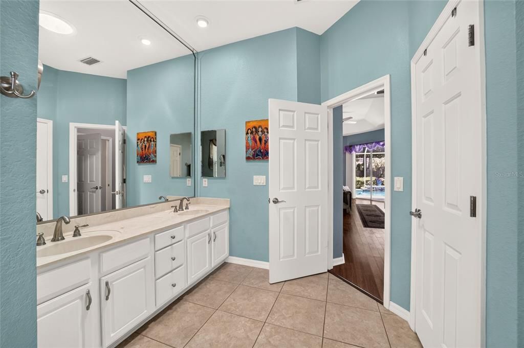 Activo con contrato: $439,900 (3 camas, 2 baños, 2030 Pies cuadrados)