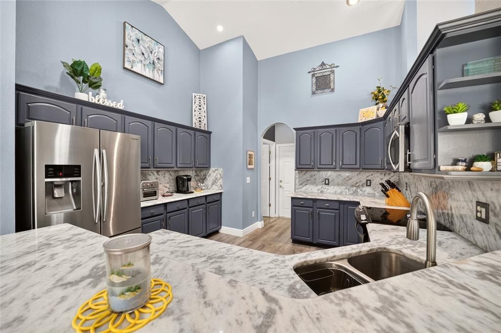 Activo con contrato: $439,900 (3 camas, 2 baños, 2030 Pies cuadrados)
