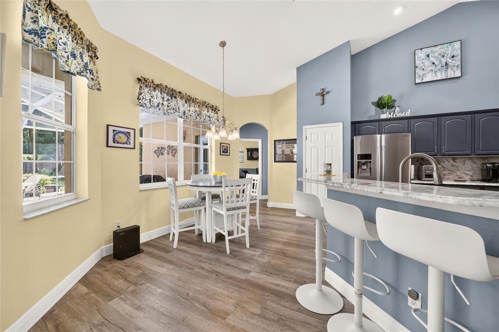 Activo con contrato: $439,900 (3 camas, 2 baños, 2030 Pies cuadrados)