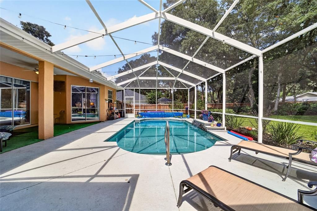 Activo con contrato: $439,900 (3 camas, 2 baños, 2030 Pies cuadrados)