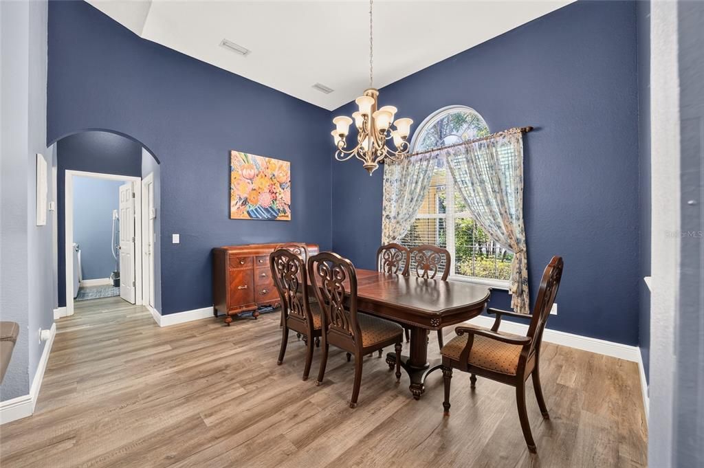 Activo con contrato: $439,900 (3 camas, 2 baños, 2030 Pies cuadrados)