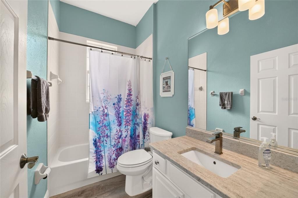 Activo con contrato: $439,900 (3 camas, 2 baños, 2030 Pies cuadrados)